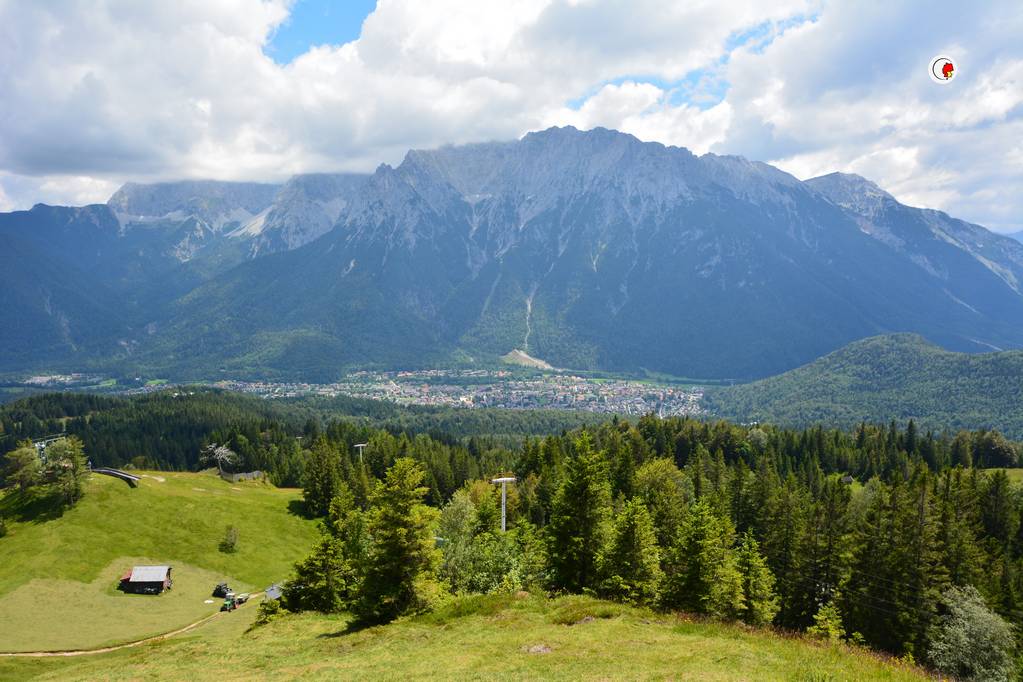 Widok na Mittenwald z góry Hoher Kranzberg
