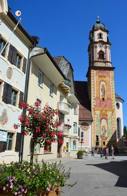 kościół w centrum Mittenwaldu